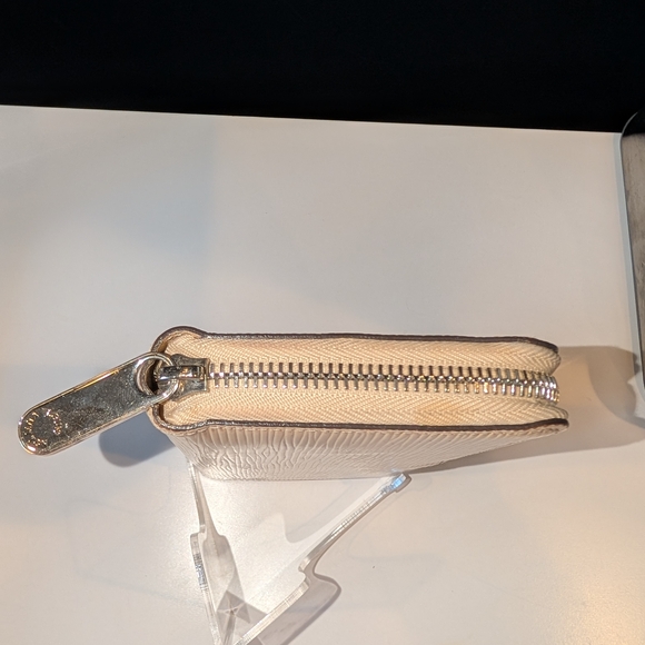 Authentic Vintage Louis Vuitton Cream Epi  Leather Zippy Long Wallet - Picture 5 of 11